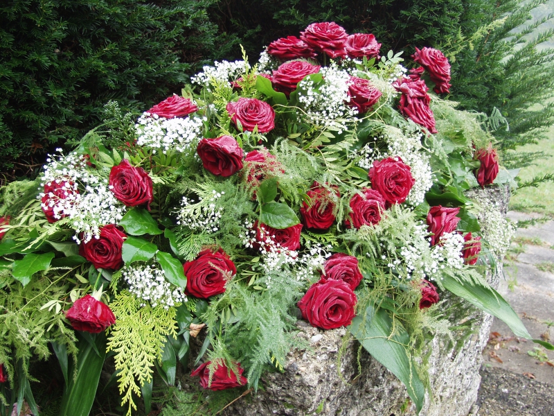 funeraire-TOURRETTES-min_roses-61203